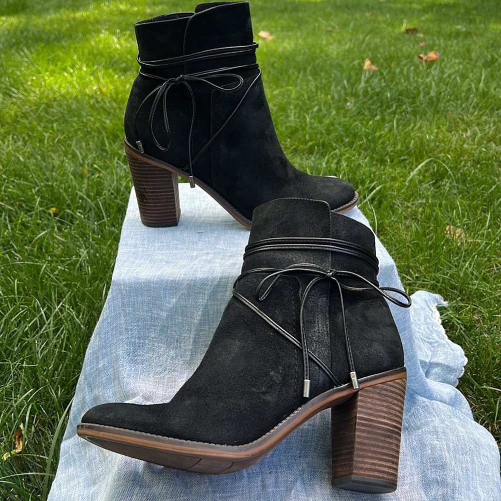 Host pick!! Franco Sarto Black Leather bowtie booties size 8